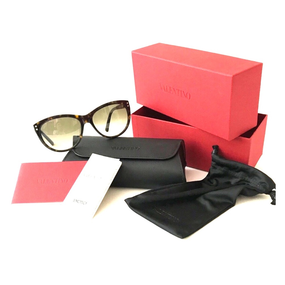 Valentino sunglasses 💯% authentic.